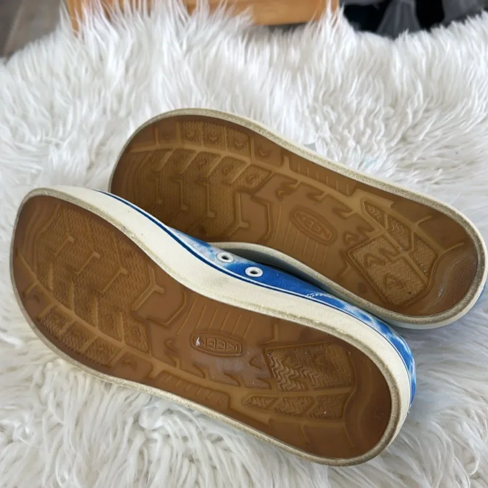 KEEN ELSA CAMVAS SHOES SIZE 8.5